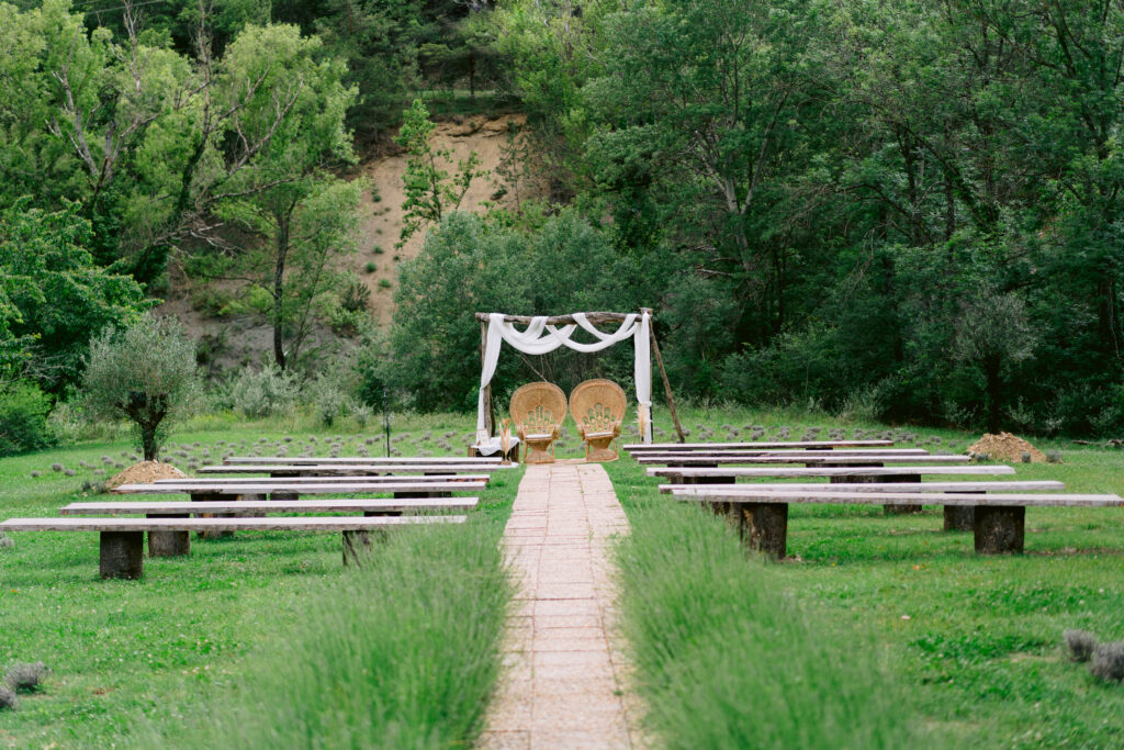 Domaine de mariage avec cérémonie laïque en Provence